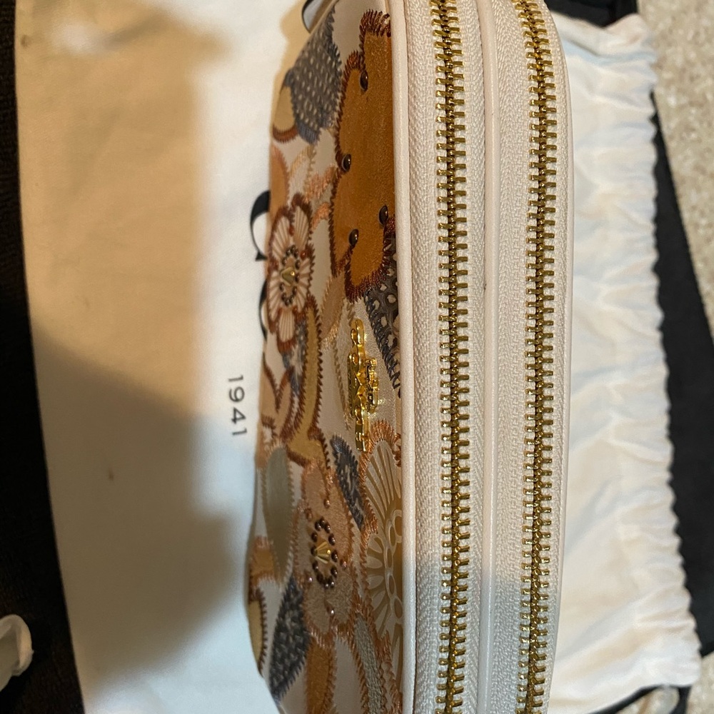 COACH
Crossbody with Patchwork Tea Rose - Picture 12 of 12